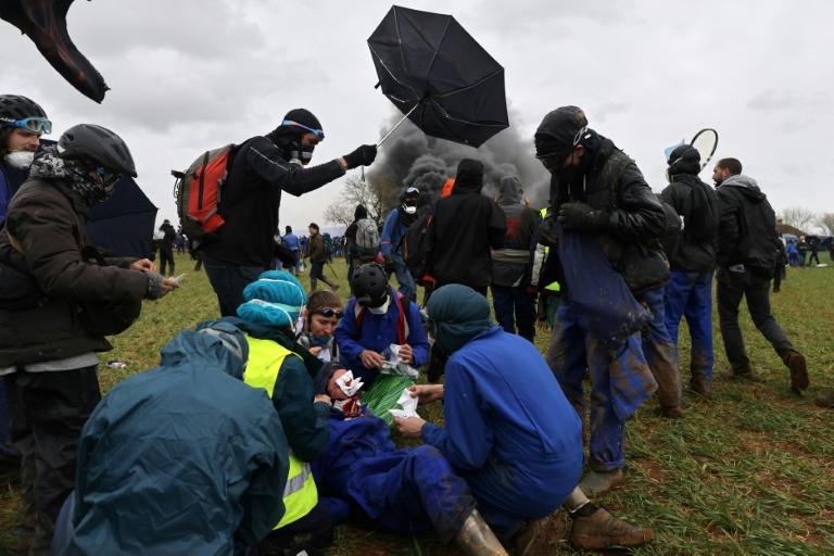 Un manifestant blessé lors de la manifestation contre une 