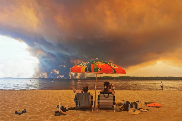 Sur la plage familiale du Moutchic sur le lac de Lacanau, en Gironde, le 24 juillet 2026