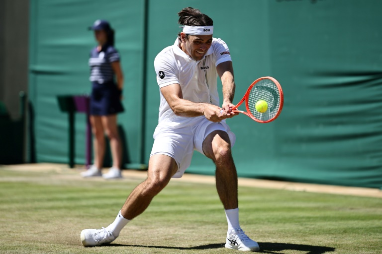L'Américain Taylor Fritz face à son compatriote Patrick Kypson au second tour du tournoi de Wimbledon le 2 juillet 2026 dans le sud-ouest de Londres