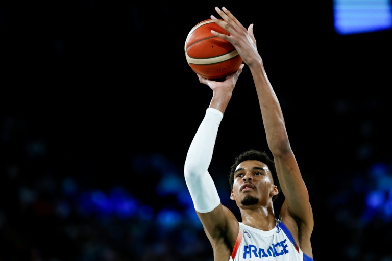 Le basketteur français Victor Wembanyama lors du quart de finale entre la France et le Canada aux Jeux olympiques de Paris 2024 à Bercy le 6 août 2024