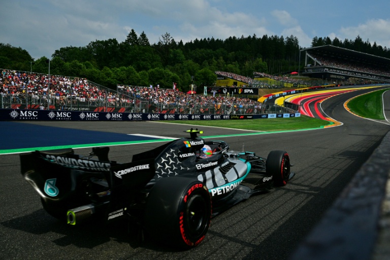 Kimi Antonelli (Mercedes) se jette dans le virage du Raidillon, le 18 juillet 2026 à Spa-Francorchamps, durant les qualifications du Grand Prix de Belgique