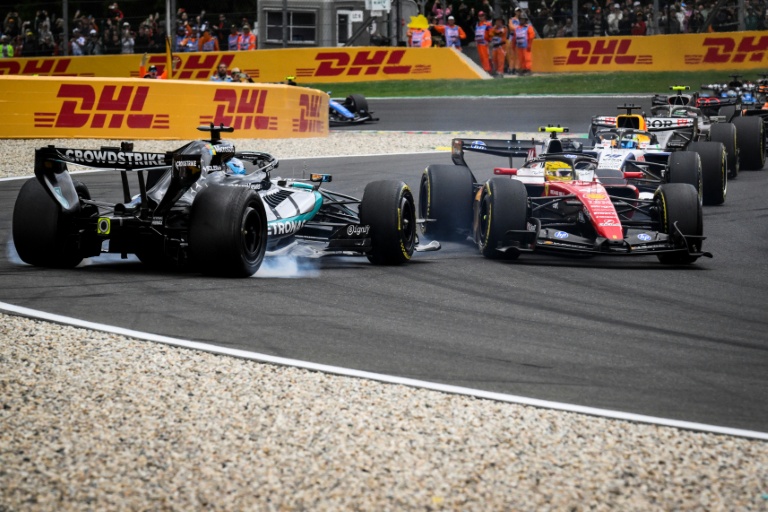 George Russell part en tête à queue après un contact avec Lewis Hamilton, le 19 juillet 2026 à Spa-Francorchamps