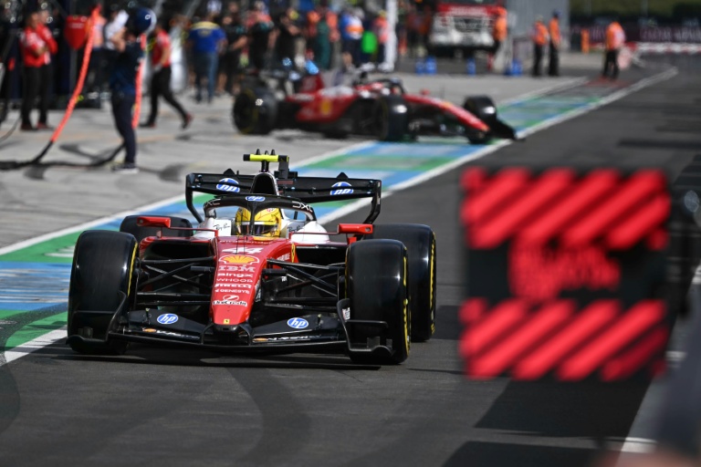 Lewis Hamilton quitte les stands durant la séance de qualifications du Grand Prix de Hongrie, le 25 juillet 2026 à Budapest