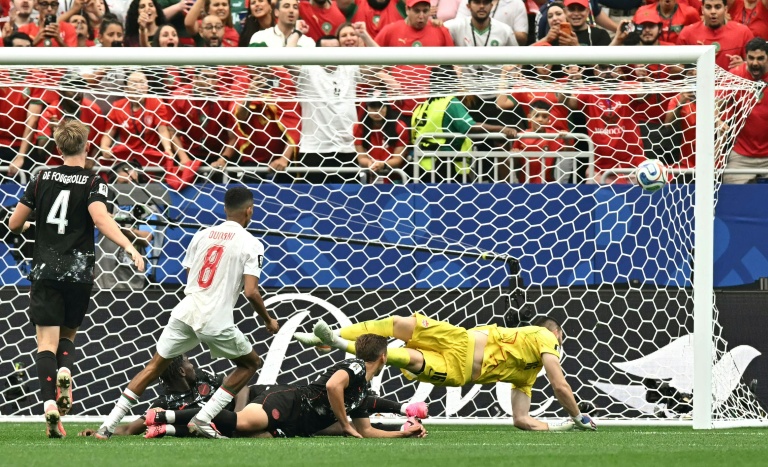 Le milieu de terrain Azzedine Ounahi (au centre), qui marque son deuxième but contre le Canada en 8e de finale de la Coupe du monde, le 4 juillet 2026 à Houston (Texas)