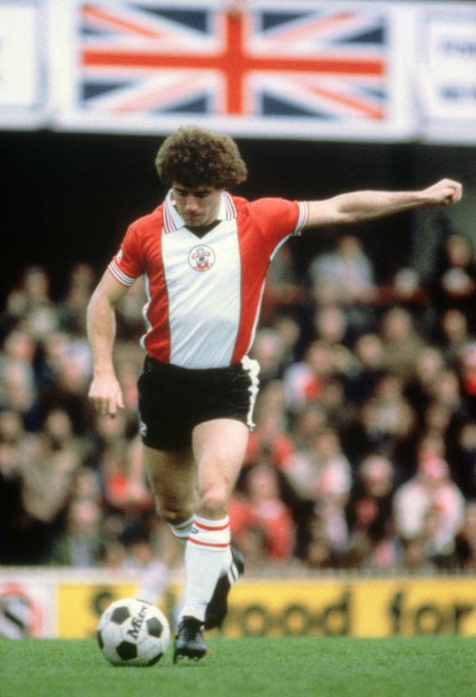 L'Anglais Kevin Keegan, dont la mort a été annoncée le 20 juillet 2026, lors d'un match de Premier League avec Southampton en novembre 1981