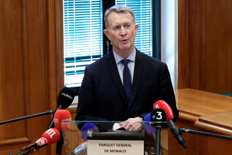 Le procureur de Monaco Stéphane Thibault lors d'une conférence de presse au lendemain d'une tentative d'assassinat contre un homme d'affaire d'origine ukrainienne, le 30 juin 2026 à Monaco