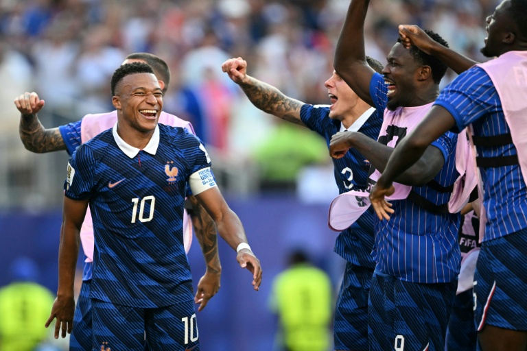 Les Bleus et Kylian Mbappé savourent leur qualification pour les huitièmes de finale du Mondial à l'issue du succès épique contre le Paraguay, le 4 jullet 2026 à Philadelphie