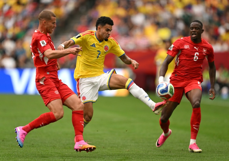 L'attaquant colombien Luis Diaz (au centre) lors du 8e de finale de la Coupe du monde contre la Suisse, le 7 juillet 2026 à Vancouver