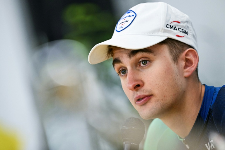 Paul Seixas en conférence de presse après sa victoire à la Flèche Wallonne, le 22 avril 2026