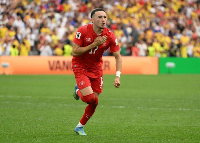 Ruben Vargas célèbre la qualification de la Suisse en quarts de finale du Mondial 2026
