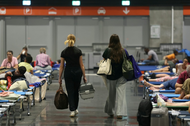Des personnes évacuées à cause des incendies accueillies au Parc des Expositions de Bordeaux, le 25 juillet 2026