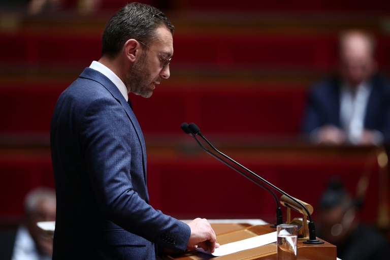 Julien Dive, député Les Républicains, intervient lors d'un débat à l'Assemblée nationale, à Paris, le 8 juillet 2025
