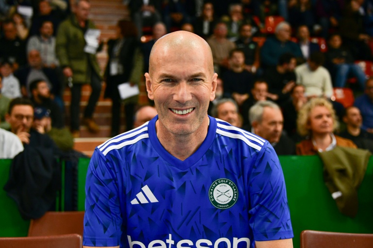 Zinédine Zidane participe à un tournoi de futsal de charité, 