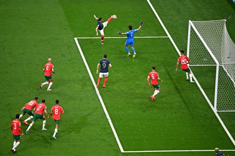 Le défenseur français Théo Hernandez ouvre le score face au Maroc en demi-finale de la Coupe du monde, le 14 décembre 2022 à Al-Khor