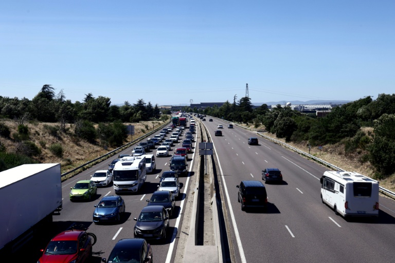 Des véhicules sur l'A7 à hauteur de Donzère, dans la Drôme, le 4 juillet 2026