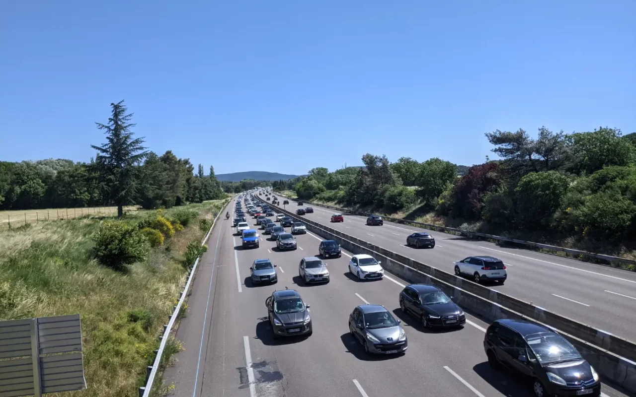 Carburant : 17 millions de Français pris à la gorge, 1 sur 2 obligé de réduire l'utilisation de sa voiture