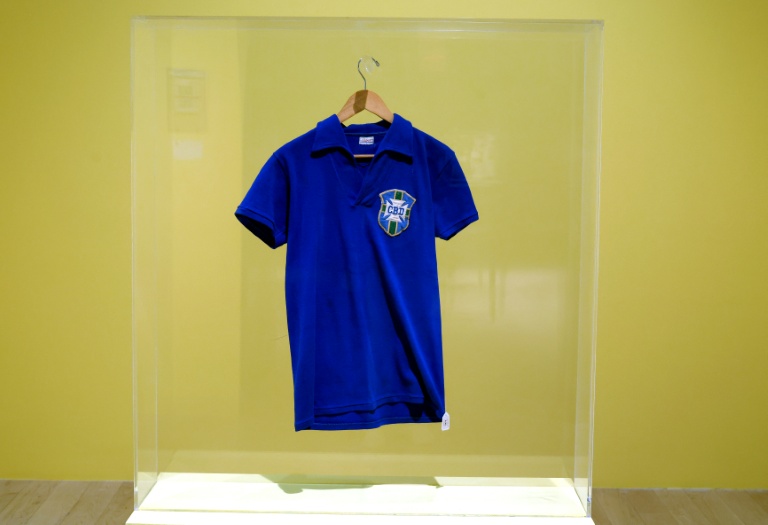 Maillot de foot bleu porté par Pelé lors de la Coupe du monde de 1958.