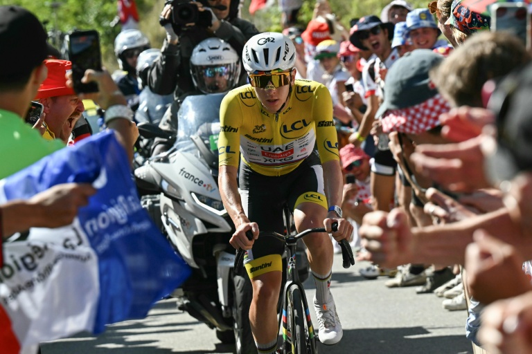 Le Slovène Tadej Pogacar lors de l'ascension de l'Alpe d'Huez durant la 19e étape du Tour de France entre Gap et l'Alpe d'Huez le 24 juillet 2026