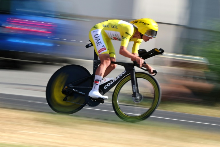 Deuxième du contre-la-montre entre Evian et Thonon-les-Bains lors de la 16e étape du Tour de France le 21 juillet 2026, le maillot jaune Tadej Pogacar s'est appliqué dans la descente pour ne pas partir à la faute