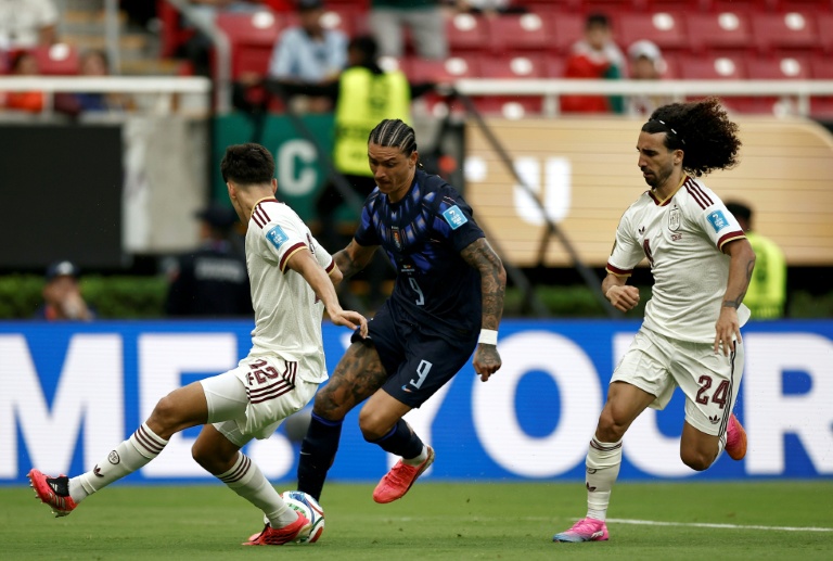 Le défenseur espagnol Pau Cubarsi (g.) et le latéral espagnol Marc Cucurella (d.), lors du match opposant l'Espagne à l'Uruguay, à la Coupe du monde 2026, à Zapopan, le 26 juin 2026
