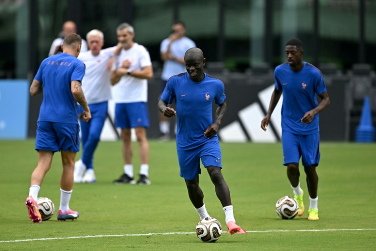Joueurs de l'équipe de France s'entrainent à Miami avant le match contre l'Angleterre.