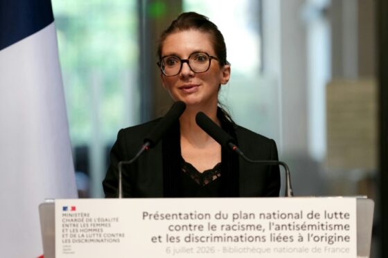 Aurore Bergé présentant le plan national de lutte contre le racisme et l'antisémitisme.