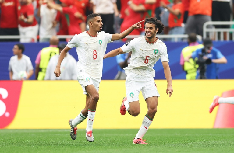 Les milieux marocains Azzedine Ounahi et Ayyoub Bouaddi lors de la rencontre entre le Canada et le Maroc, en huitièmes de finale de la Coupe du monde, le 4 juillet 2026 à Houston