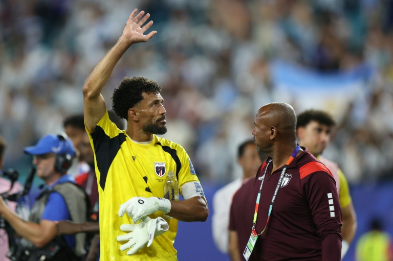 Vozinha, gardien cap-verdien, célèbre après un match au Mondial