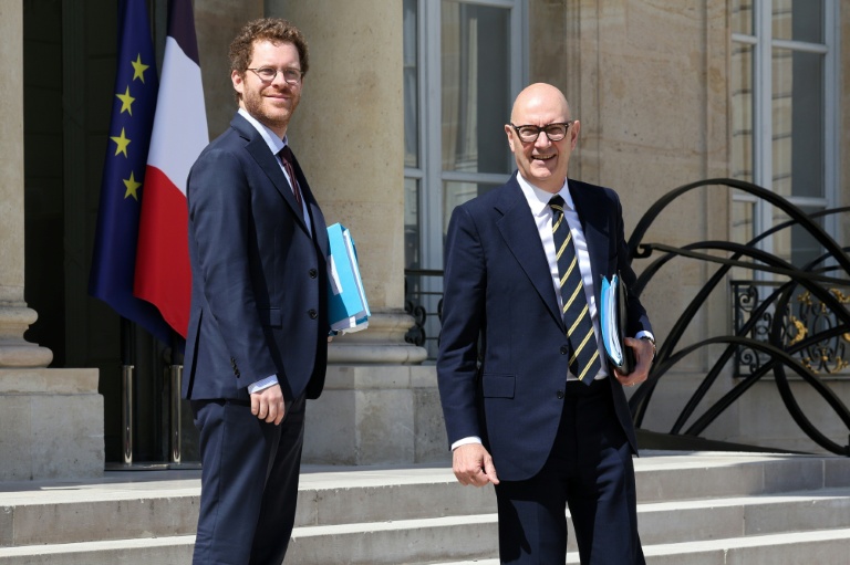 Les ministres des Comptes publics David Amiel et de l'Economie Roland Lescure, à l'Elysée à Paris, le 24 juin 2026