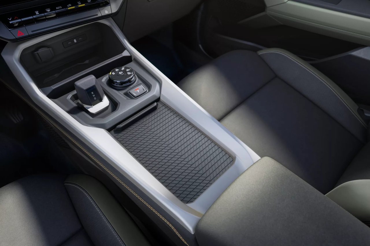 Console centrale du Dacia Bigster avec sélecteur de vitesses