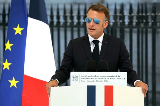 Emmanuel Macron s'exprime lors de la journée nationale de commémoration de l'innocence d'Alfred Dreyfus à Paris.