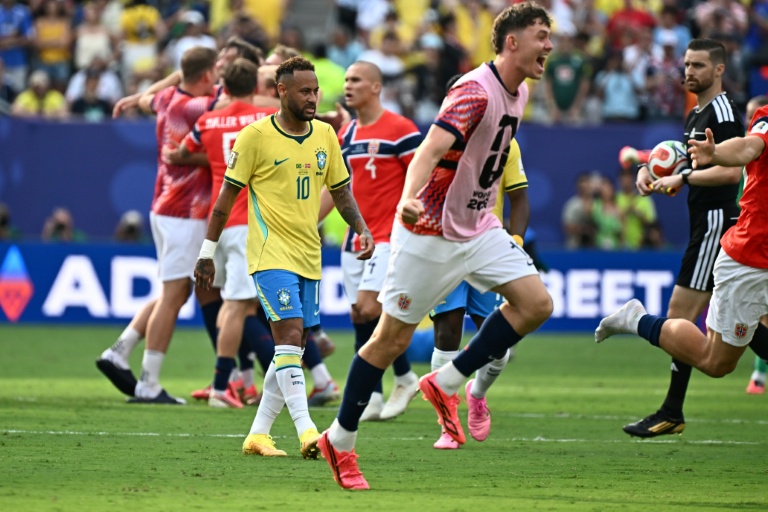 Neymar réagit après la défaite du Brésil contre la Norvège, le 5 juillet 2026 à East Rutherford, dans le New Jersey