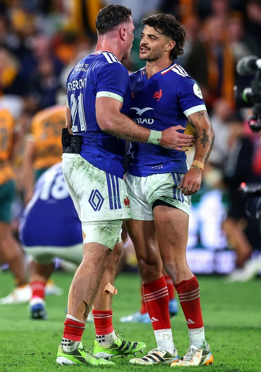 L'ouvreur du XV de France Romain Ntamack (d) au cours du match contre l'Australie le 11 juillet 2026 à Brisbane