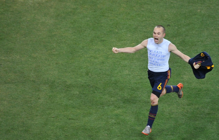 Andrés Iniesta célèbre le but de la victoire pour l'Espagne en finale de la Coupe du monde 2010 face aux Pays-Bas.