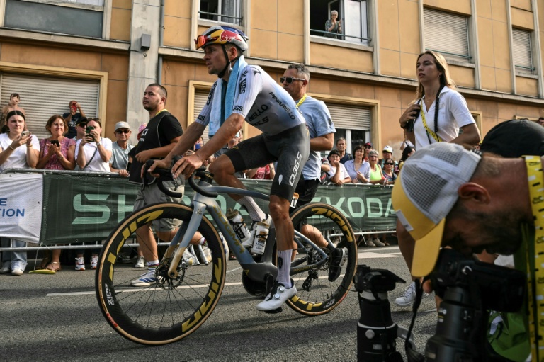 Le Britannique Tom Pidcock à Belfort à l'issue de la 13e étape du Tour de France le 17 juillet 2026, après une étape qui l'a vu remonter à la 4e place du général