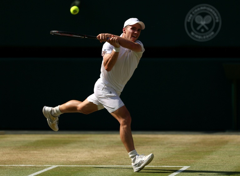 Arthur Féry en action lors de son match à Wimbledon 2026.