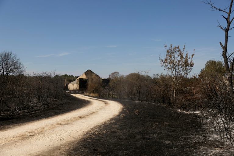 Une ferme partiellement détruite par un incendie, à Saint-Michel-en-Brenne, le 10 juillet 2026