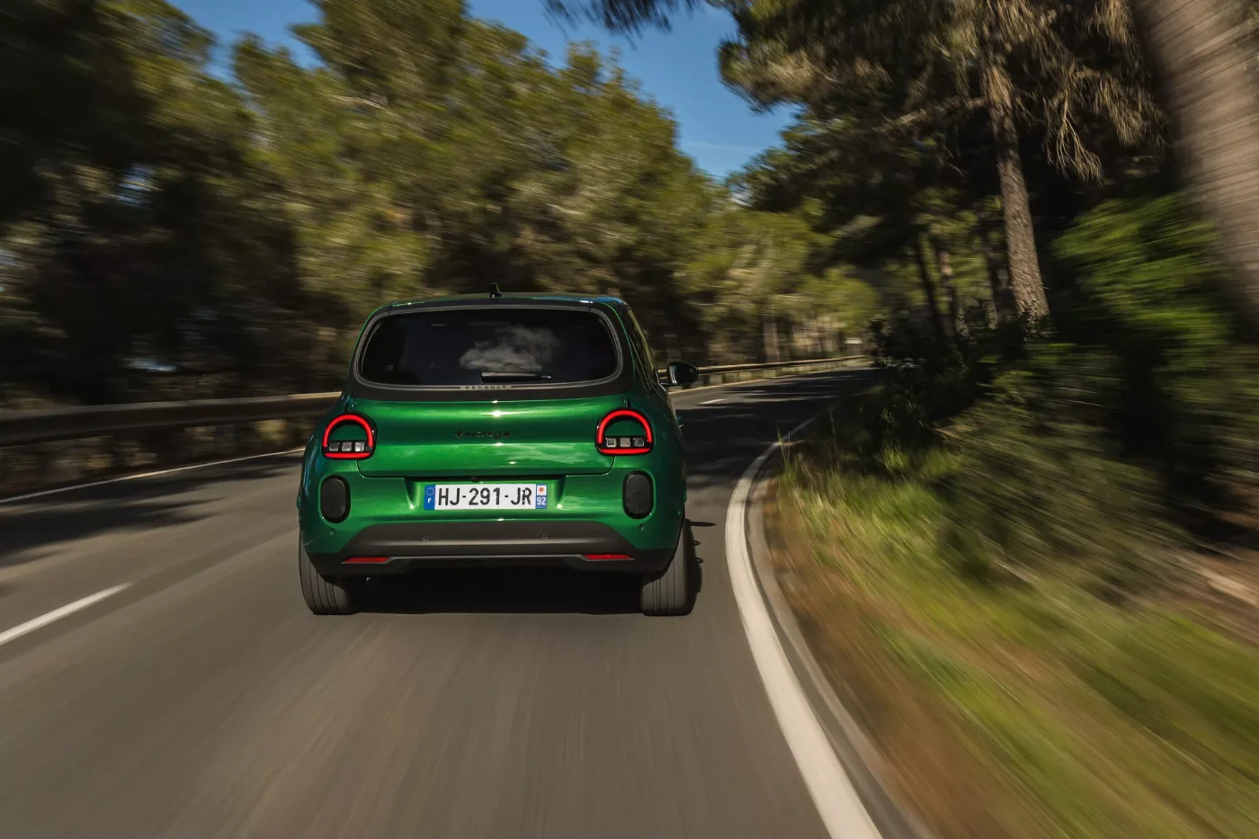 renault twingo électrique : face arrière de la citadine E-Tech