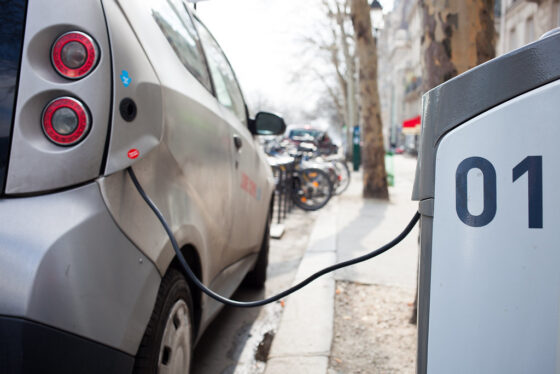 voiture électrique pas chère : recharge d'une citadine électrique