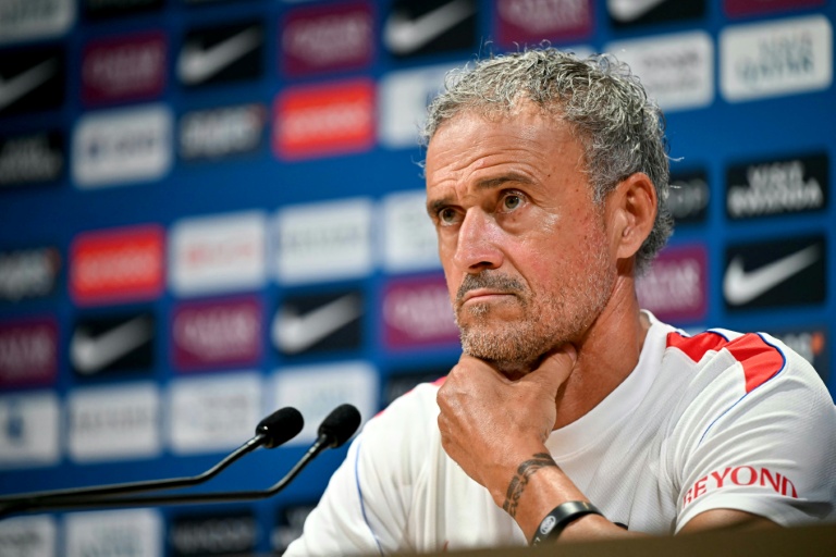 L'entraîneur du Paris SG Luis Enrique lors d'une conférence de presse à la veille du Trophée des champions contre Lens, le 15 août 2026 au campus de Poissy, près de Paris