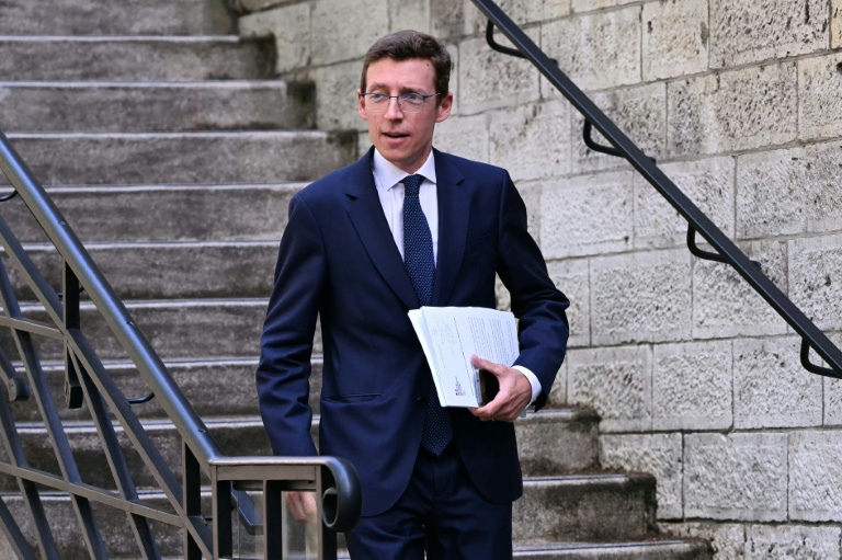 Le ministre de l'Education nationale, Edouard Geffray, arrive au lycée Arago à Paris le 25 août 2026 pour tenir une conférence de presse en vue de la rentrée scolaire 2026-2027