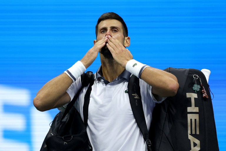 Novak Djokovic embrasse le public après son élimination à l'US Open 2026