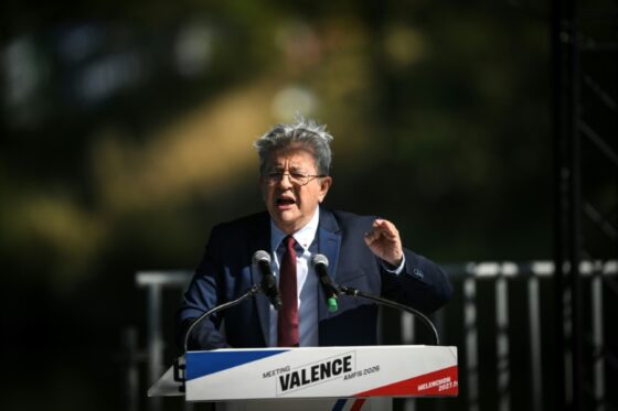 Jean-Luc Mélenchon s'exprime lors de son discours sur l'écologie à Châteauneuf-sur-Isère.