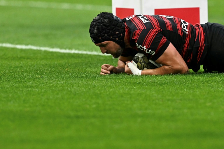 Le flanker François Cros marque un essai pour le Stade Toulousain contre le Racing 92 en demi-finale du Top 14 le 19 juin 2026 au Stade Vélodrome à Marseille