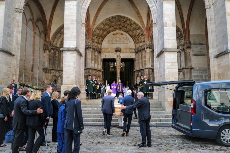 Obsèques de François Patriat le 25 août 2026, à Semur-en-Auxois (Côte d'Or)