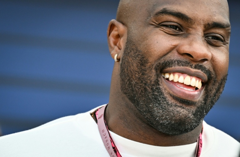 Teddy Riner souriant, judoka français, annonce son forfait pour le Grand Slam de Lausanne