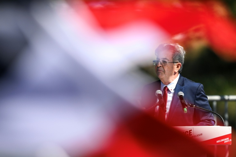 Jean-Luc Mélenchon lors de son discours de clôture des universités d'été de LFI, à Châteauneuf-sur-Isère, dans la Drôme, le 23 août 2026
