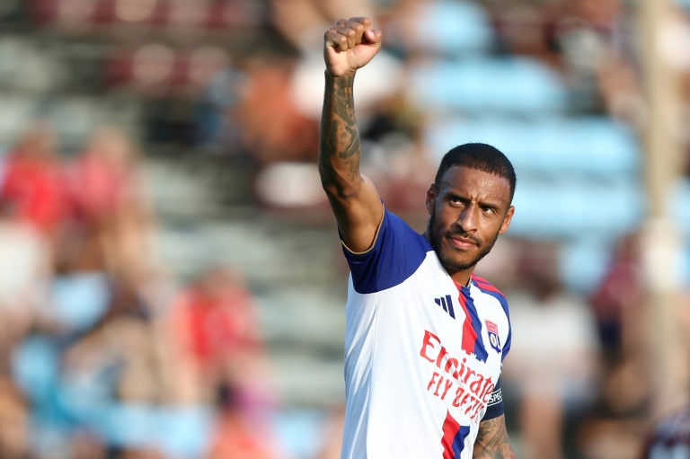 Le lyonnais Corentin Tolisso célèbre un but en match de préparation contre le Servette de Genève le 25 juillet.