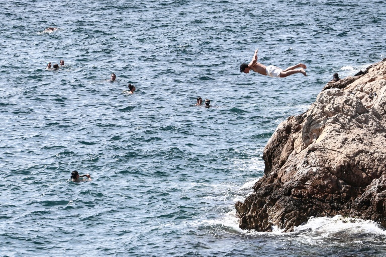 Un jeune saute de la corniche à Marseille le 11 août 2026