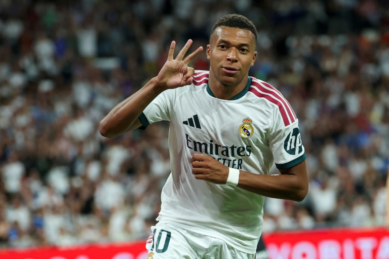 Kylian Mbappé célèbre un but avec le Real Madrid.
